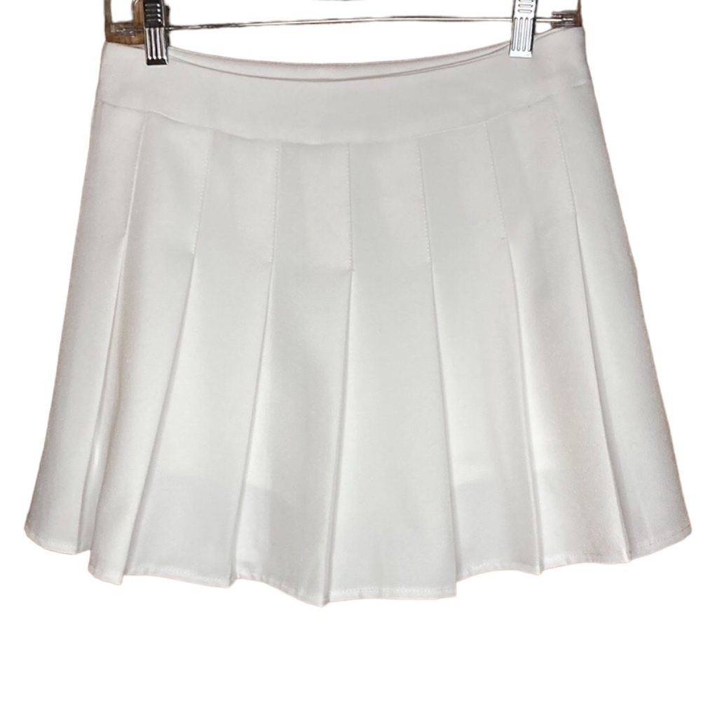 Fashion & Dyt | White Pleated Tennis Skort L - Picture 2 of 6